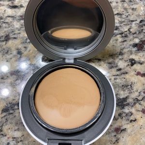 Mac cream to powder foundation NC30